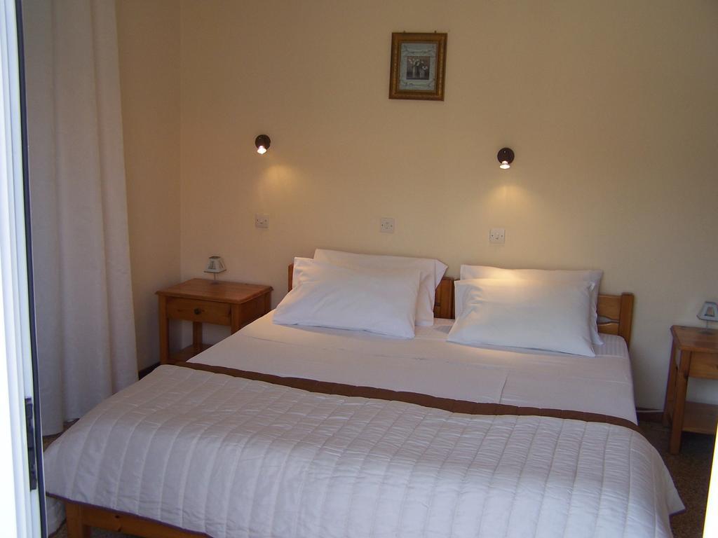 Karin & Nikos Hotel Ireo  Bagian luar foto